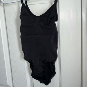 SKIMS Sculpting Bodysuit w Snaps size S/M NEVER WORN
